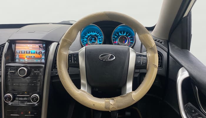 2020 Mahindra XUV500 W7, Diesel, Manual, 44,835 km, Steering Wheel Close Up