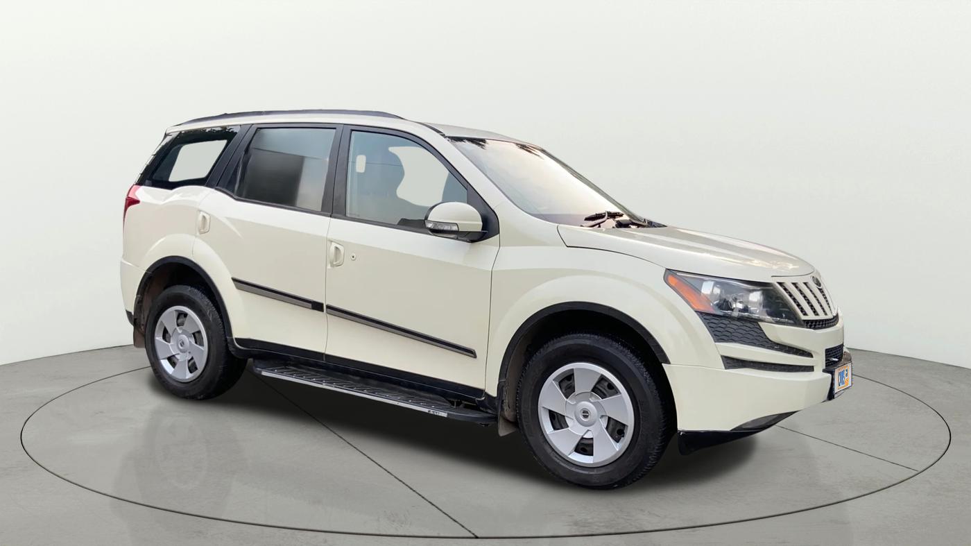 2015 Mahindra XUV500 W6, Diesel, Manual, 76,338 km, Right Front Diagonal
