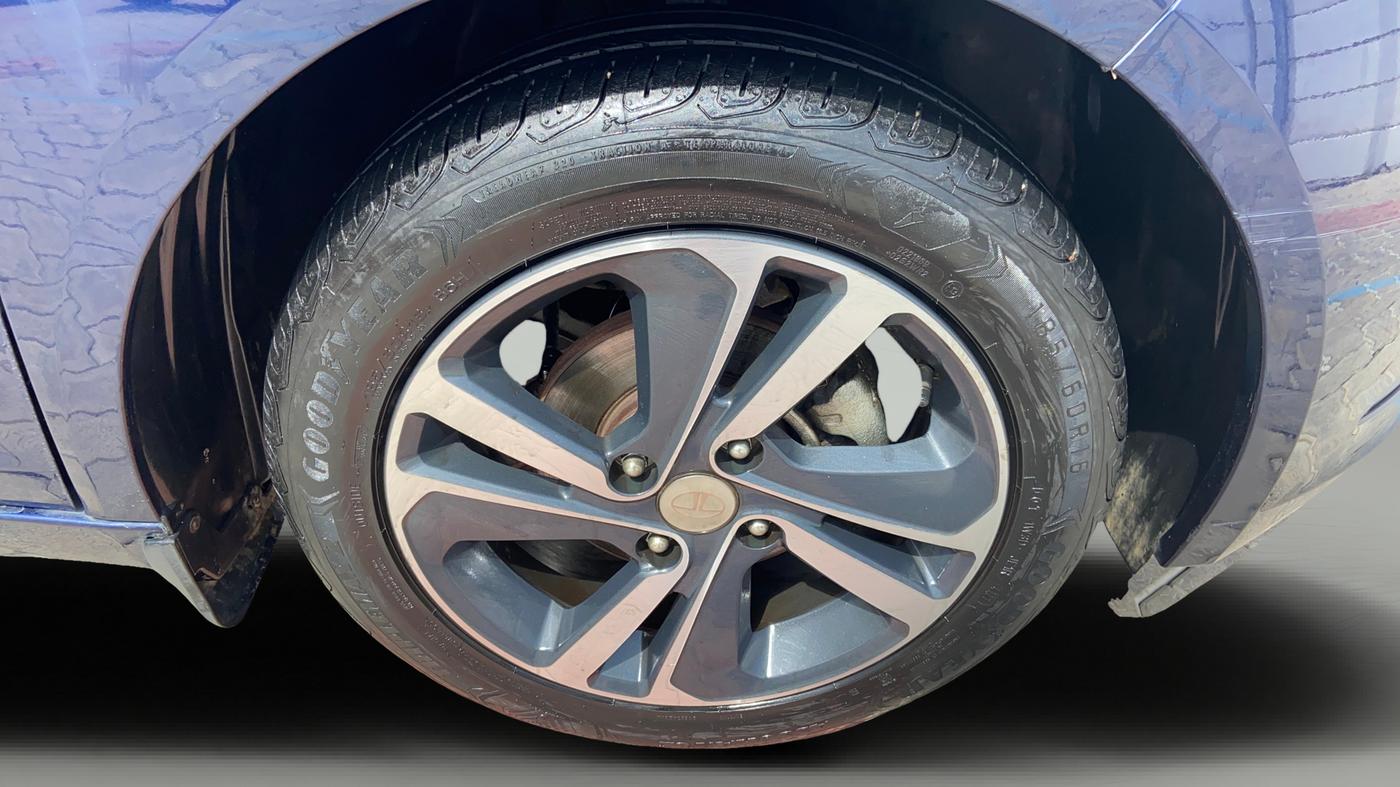 2022 Tata ALTROZ XZA PLUS, Petrol, Automatic, 24,271 km, Right Front Wheel
