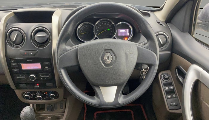2017 Renault Duster RXL PETROL, Petrol, Manual, 30,983 km, Steering Wheel Close Up