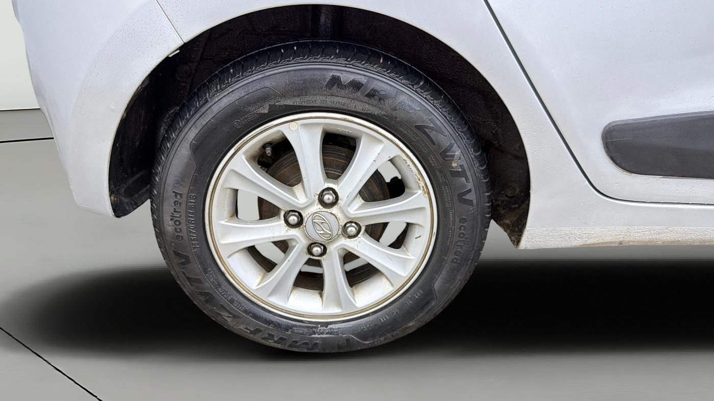2015 Hyundai Grand i10 ASTA AT 1.2 KAPPA VTVT, Petrol, Automatic, 69,913 km, Right Rear Wheel