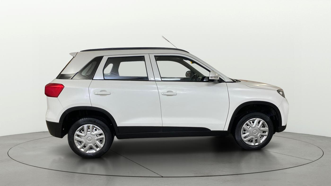 2021 Maruti Vitara Brezza LXI, Petrol, Manual, 1,03,596 km, Right Side View
