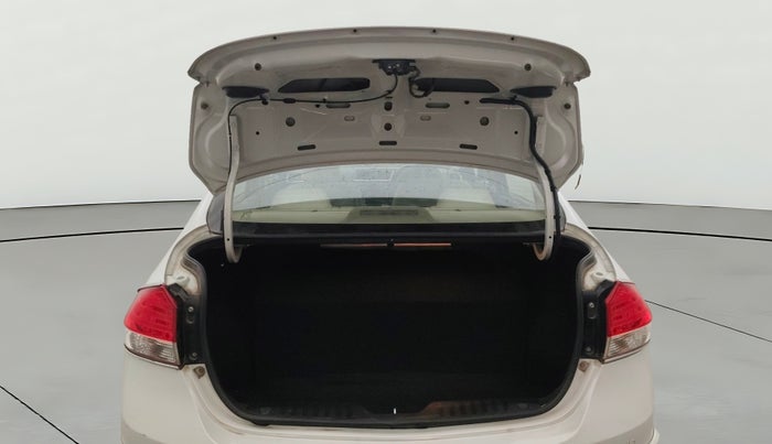 2016 Maruti Ciaz ZXI AT, CNG, Automatic, 85,876 km, Boot Door Open