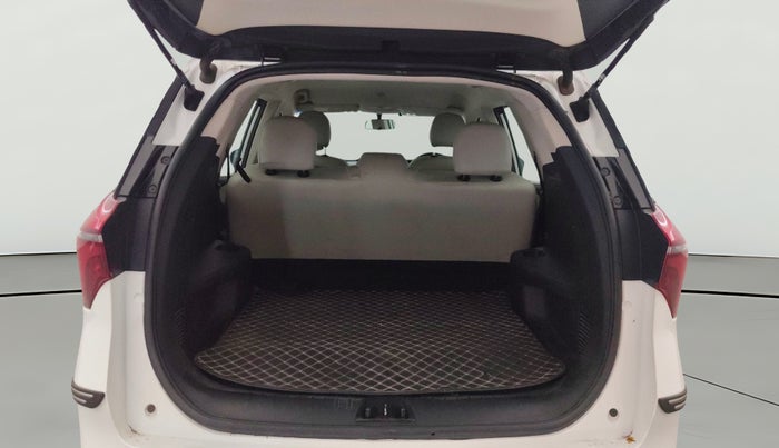 2022 Mahindra XUV700 MX P MT 5 STR, Petrol, Manual, 12,995 km, Boot Open Zoomed View