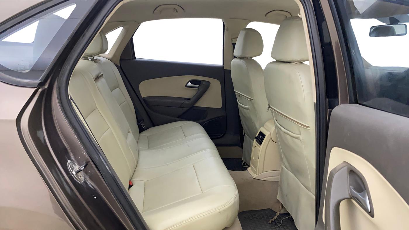 2015 Volkswagen Vento COMFORTLINE 1.6, Petrol, Manual, 1,08,866 km, Right Side Rear Door Cabin