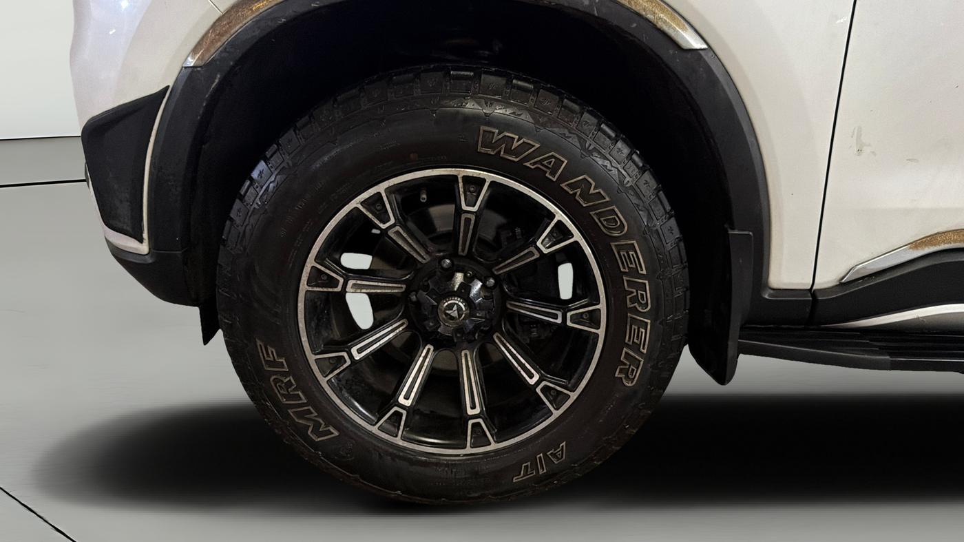 2023 Mahindra SCORPIO-N Z8 PETROL AT 7 STR, Petrol, Automatic, 21,523 km, Left Front Wheel