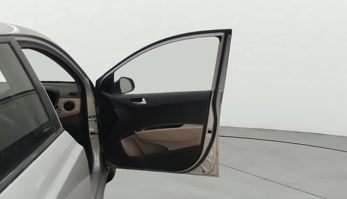 2016 Hyundai Xcent SX 1.2 (O), Petrol, Manual, 38,314 km, RHS Front Door