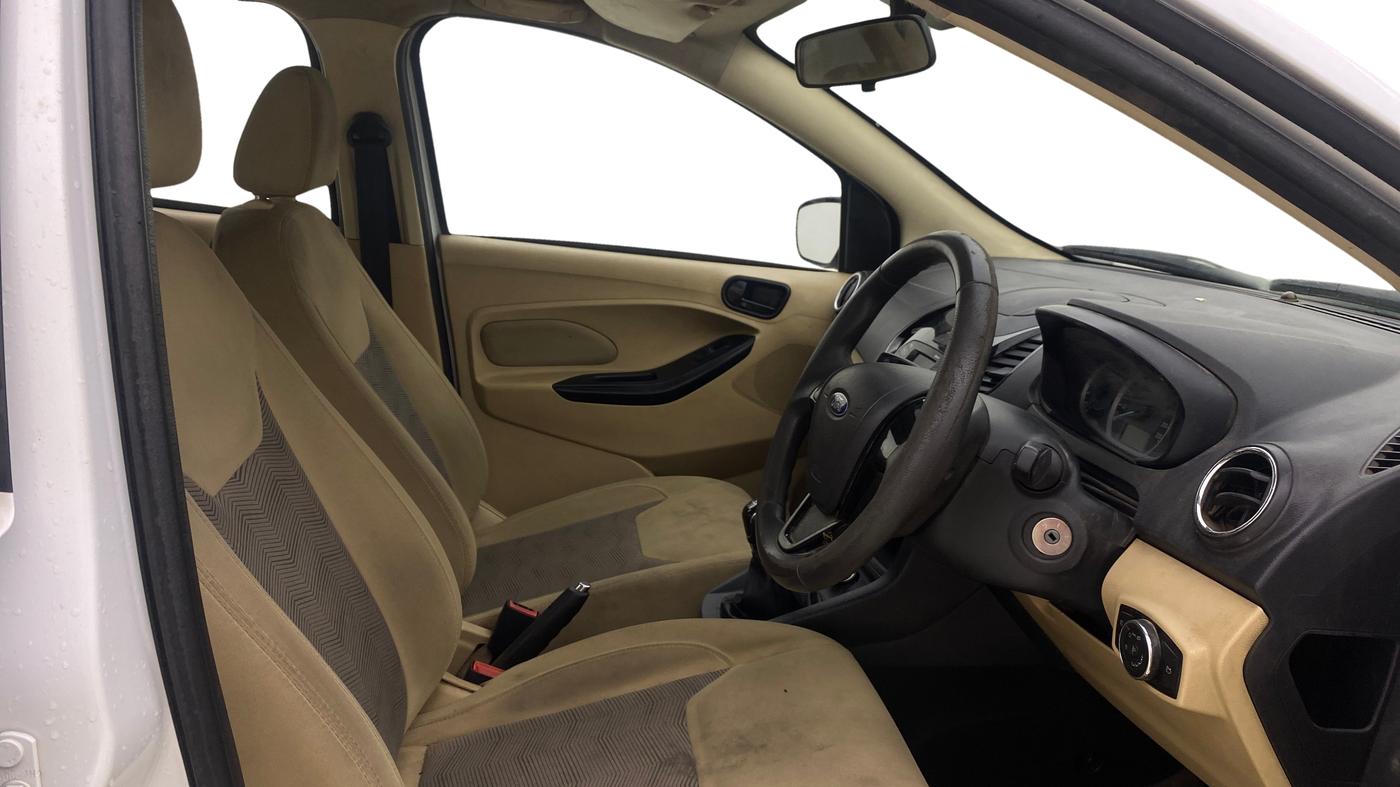 2018 Ford Figo Aspire TITANIUM 1.2 PETROL, CNG, Manual, 1,11,091 km, Right Side Front Door Cabin