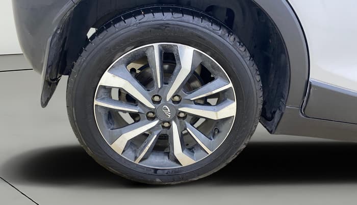 2020 Mahindra XUV300 W8 (O) 1.5 DIESEL, Diesel, Manual, 1,14,378 km, Right Rear Wheel