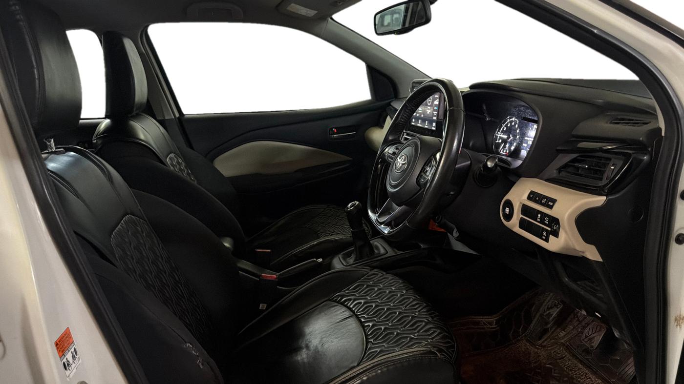 2023 Toyota Glanza V, Petrol, Manual, 82,594 km, Right Side Front Door Cabin