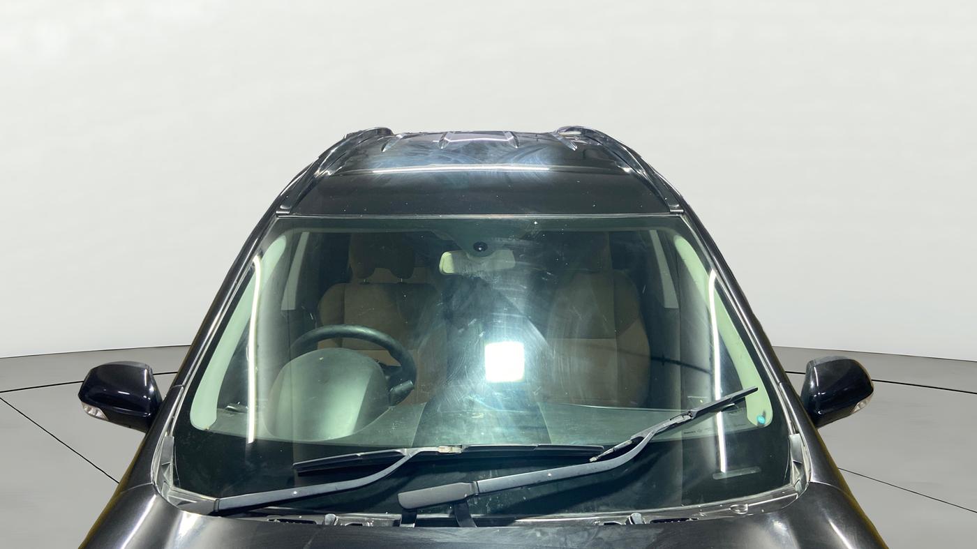 2019 Mahindra XUV500 W7, Diesel, Manual, 1,03,090 km, Front Windshield