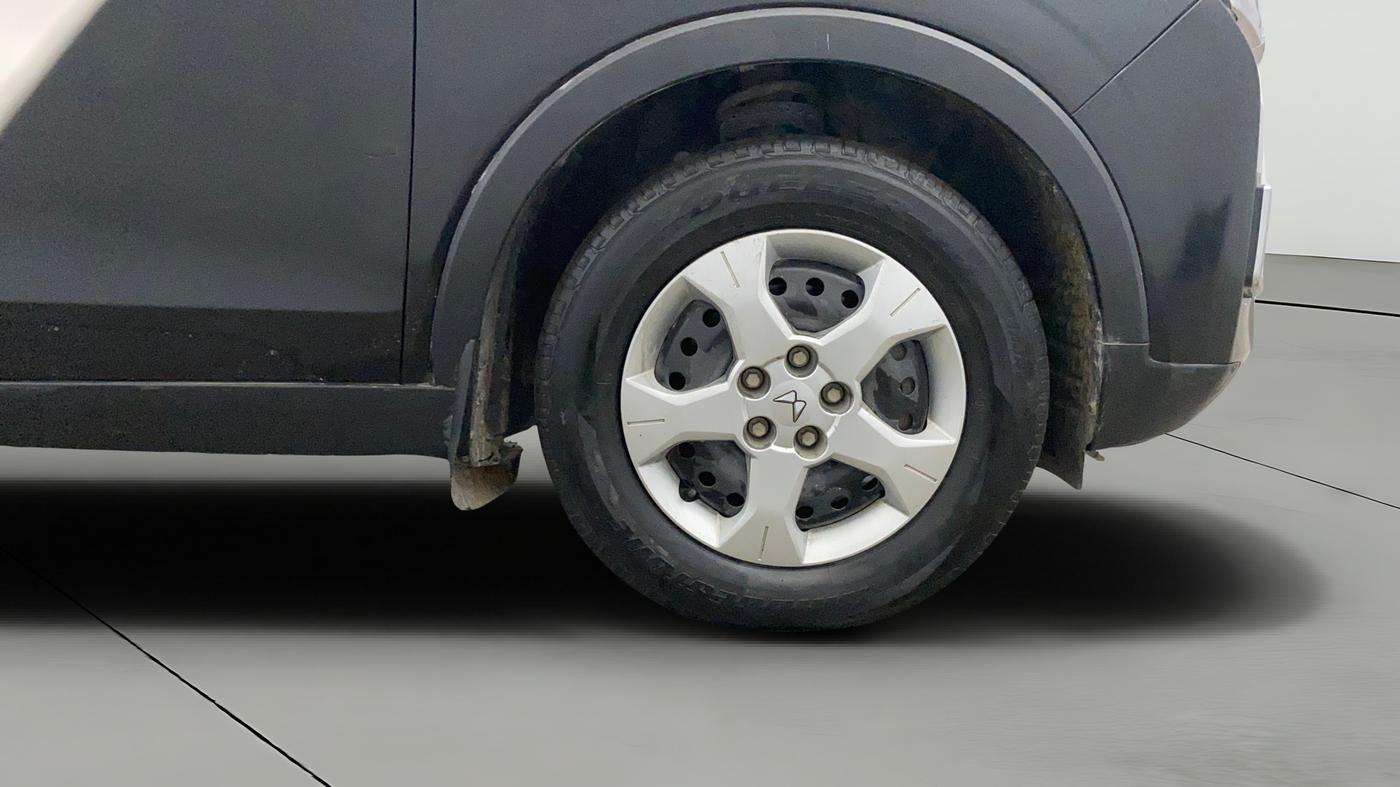 2023 Mahindra XUV300 W6 1.5 Diesel, Diesel, Manual, 51,147 km, Right Front Wheel