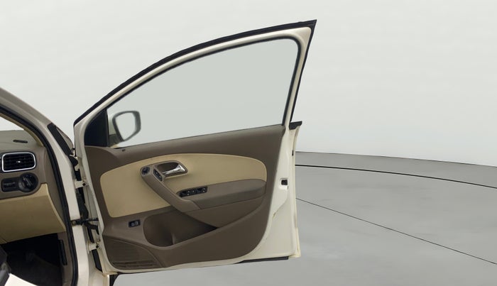 2012 Skoda Rapid AMBITION 1.6 TDI CR MT, Diesel, Manual, 1,25,665 km, RHS Front Door