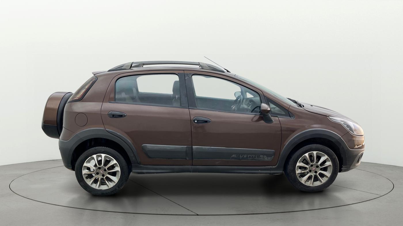 2014 Fiat Avventura EMOTION MULTIJET 1.3, Diesel, Manual, 1,11,987 km, Right Side View