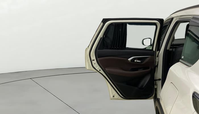 2023 Maruti Grand Vitara ALPHA SMART HYBRID AT, Petrol, Automatic, 14,791 km, LHS Rear Door