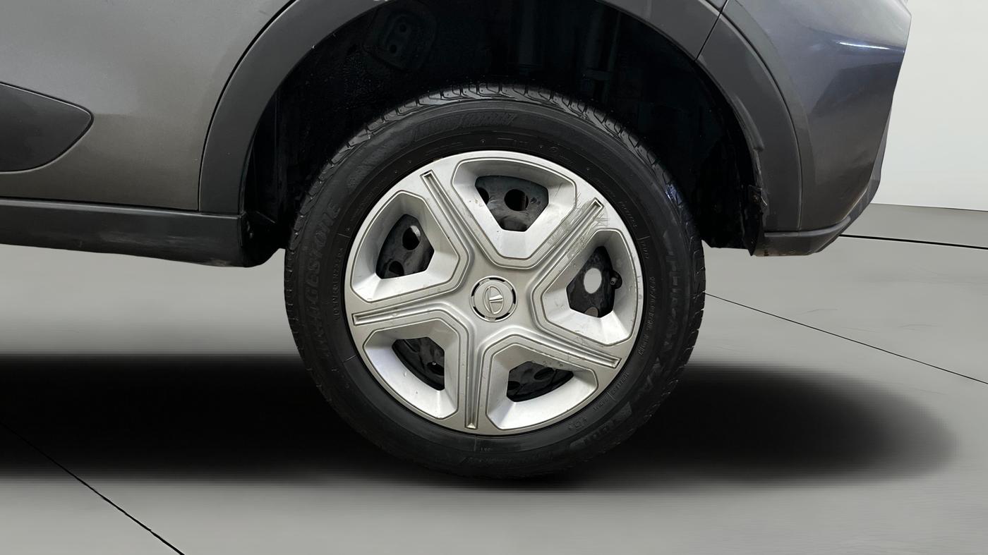 2020 Tata NEXON XM PETROL, Petrol, Manual, 54,343 km, Left Rear Wheel