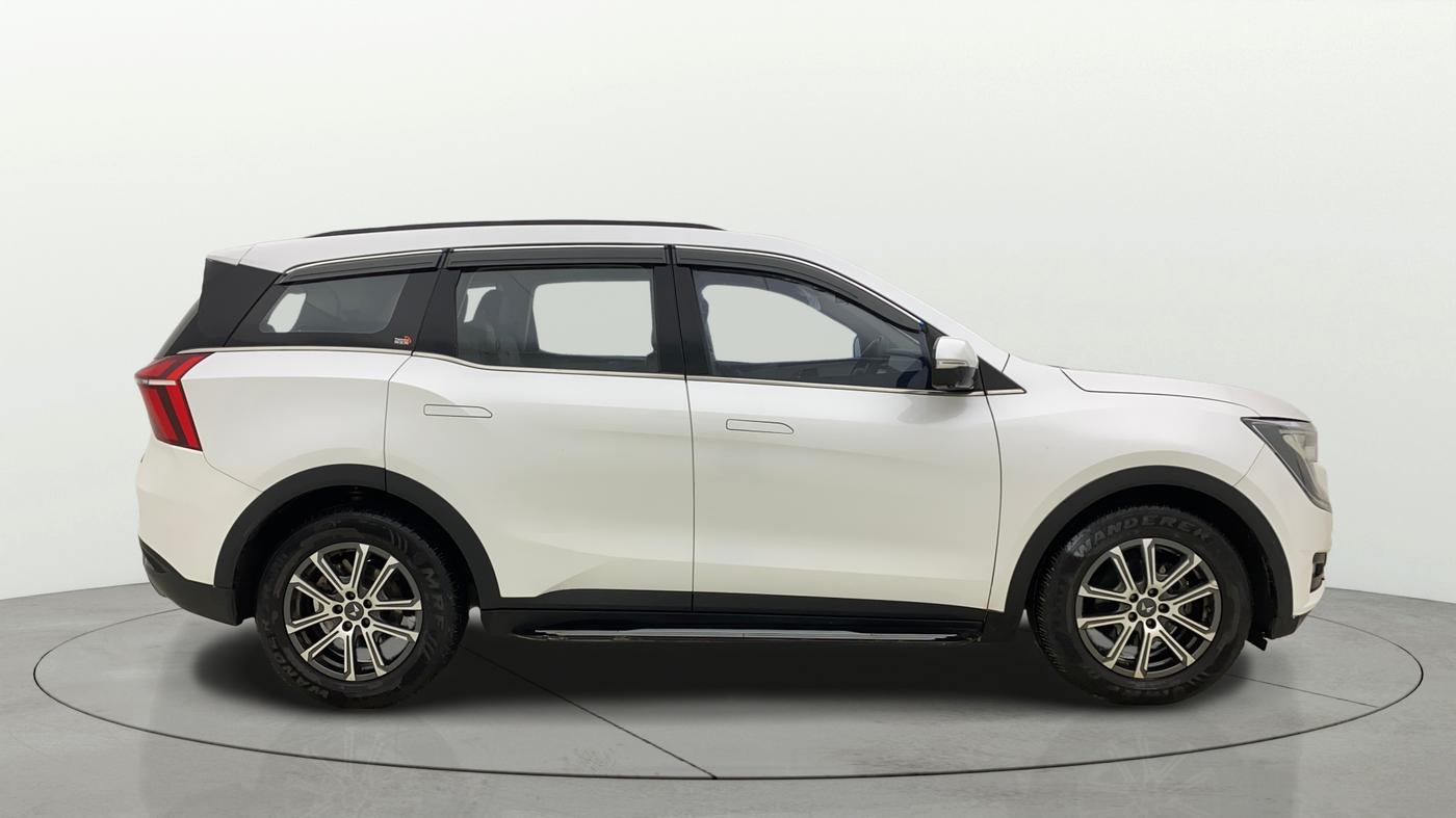 2022 Mahindra XUV700 AX 7 LUXURY P AT 7 STR, Petrol, Automatic, 38,547 km, Right Side View