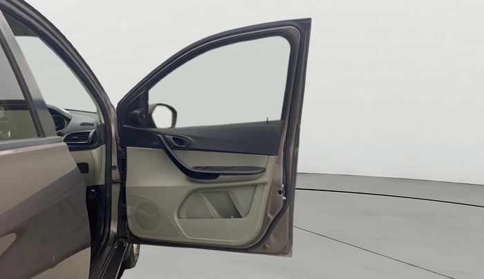 2016 Tata Tiago XZ PETROL, Petrol, Manual, 1,25,966 km, RHS Front Door