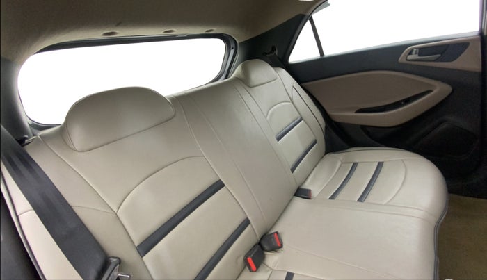 2018 Hyundai Elite i20 MAGNA EXECUTIVE 1.2, Petrol, Manual, 1,23,137 km, Right Side Rear Door Cabin