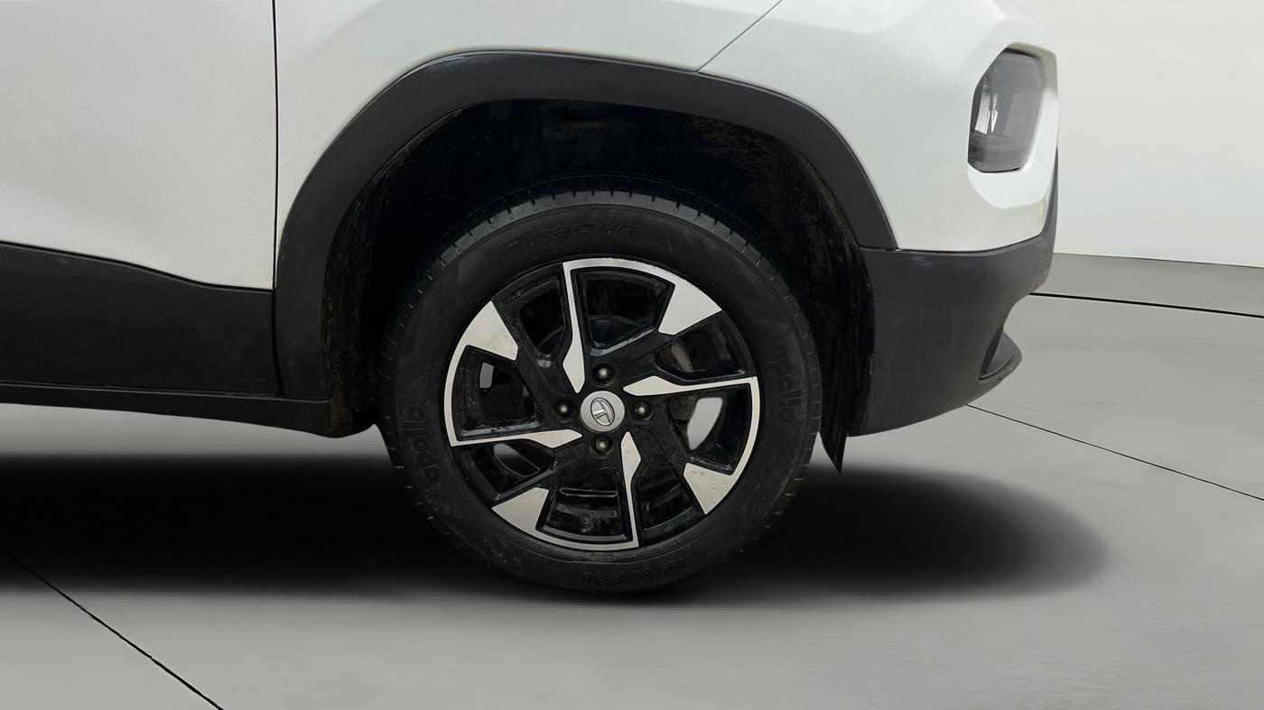 2023 Tata PUNCH CREATIVE  MT, Petrol, Manual, 15,089 km, Right Front Wheel