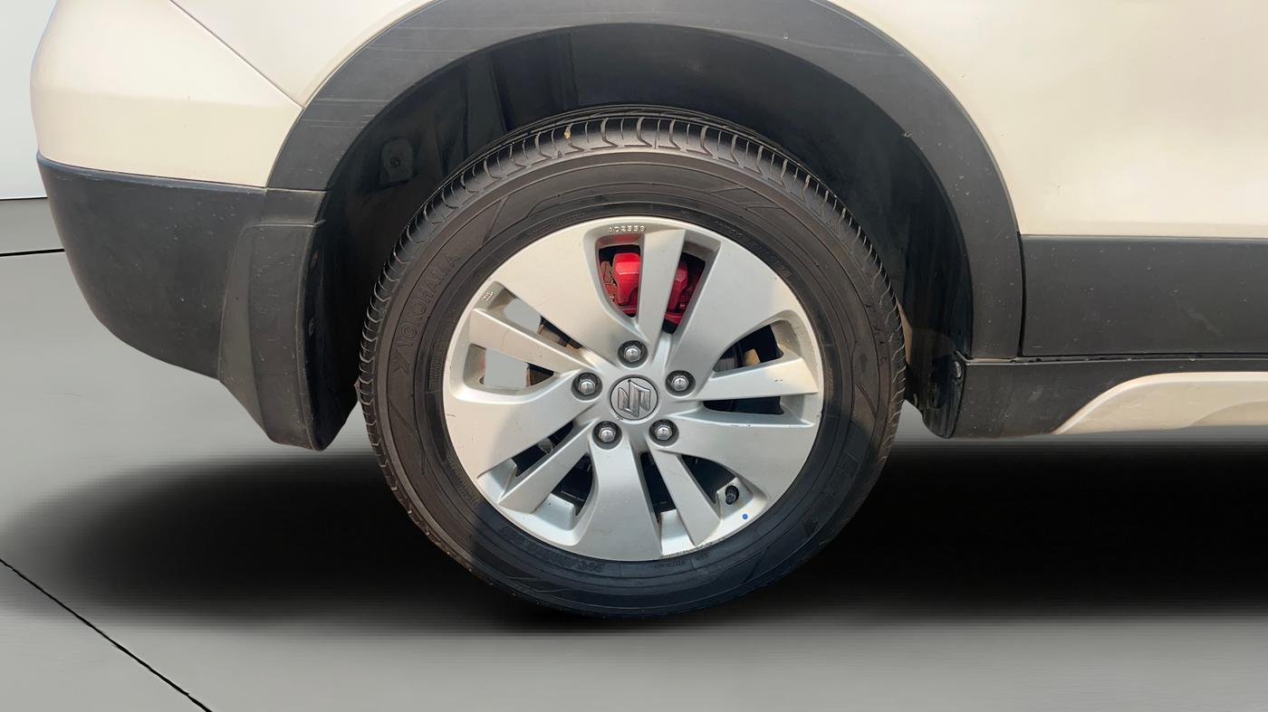 2015 Maruti S Cross ALPHA 1.6, Diesel, Manual, 1,46,616 km, Right Rear Wheel