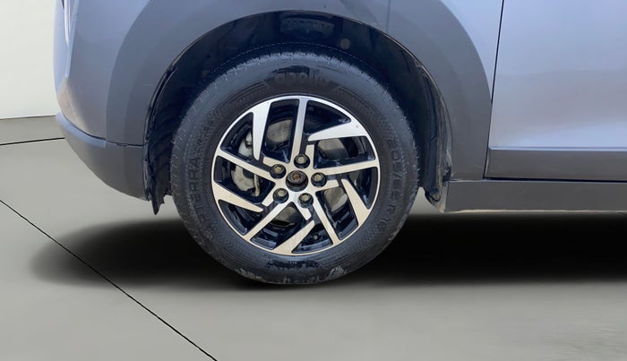 2024 Mahindra XUV 3XO AX5 1.2 L TCMPFi, Petrol, Manual, 27,203 km, Left Front Wheel