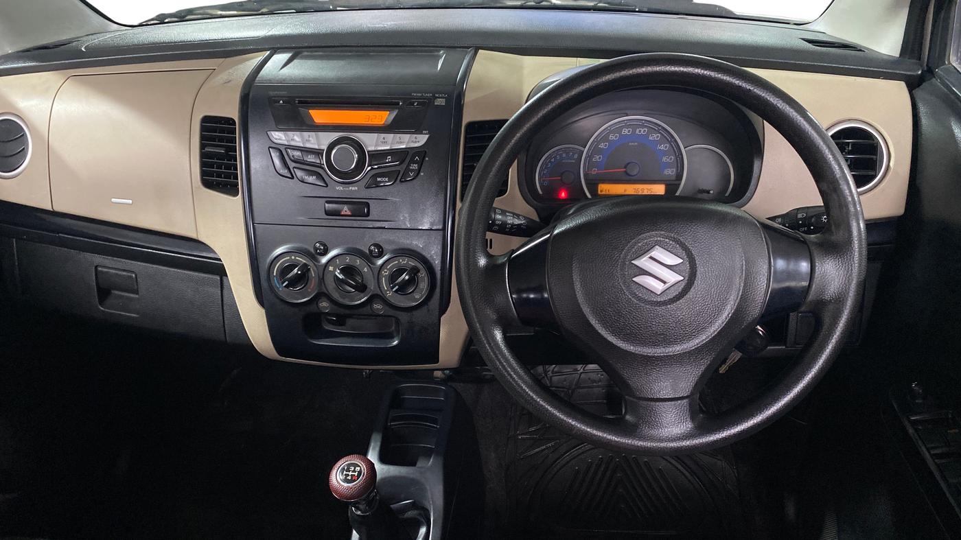 2017 Maruti Wagon R 1.0 VXI, Petrol, Manual, 76,967 km, Steering Wheel Close Up