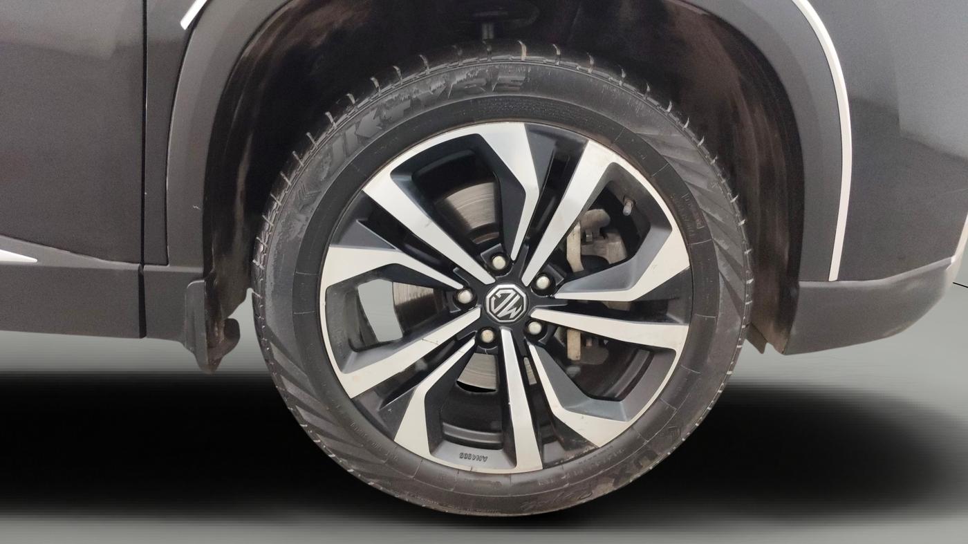 2023 MG HECTOR PLUS SHARP PRO 1.5 TURBO MT 6 STR, Petrol, Manual, 58,887 km, Right Front Wheel