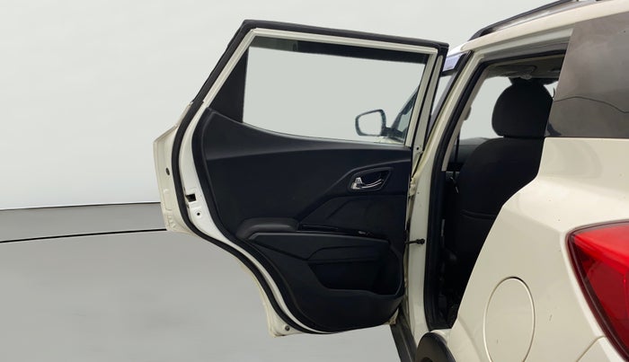 2023 Mahindra XUV300 W8 1.2 PETROL, Petrol, Manual, 28,310 km, LHS Rear Door