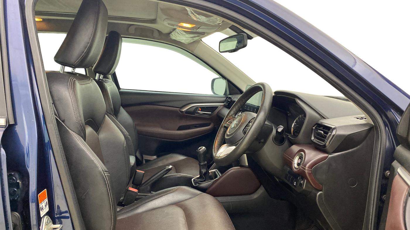2022 Maruti Grand Vitara ALPHA SMART HYBRID, Petrol, Manual, 66,751 km, Right Side Front Door Cabin