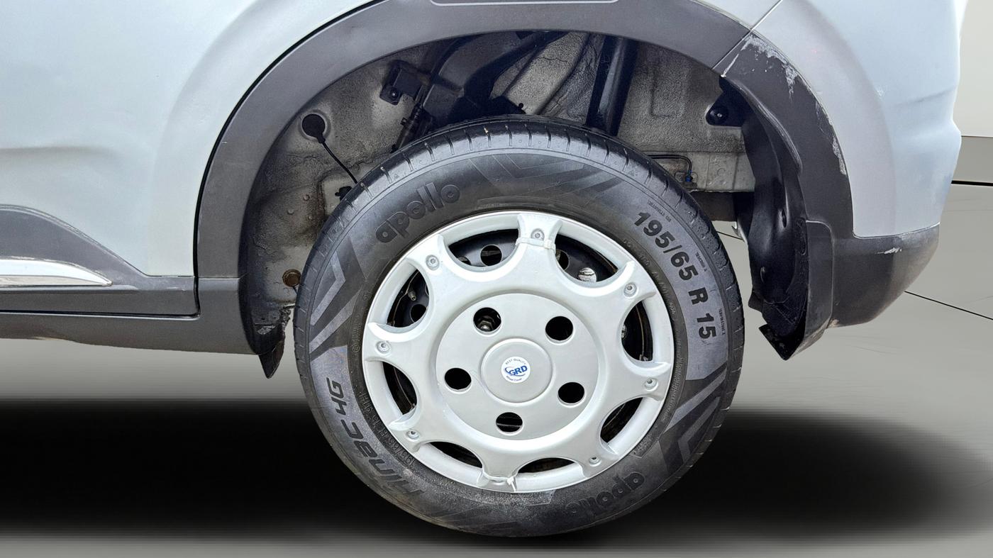 2020 Hyundai VENUE S 1.2, Petrol, Manual, 31,650 km, Left Rear Wheel