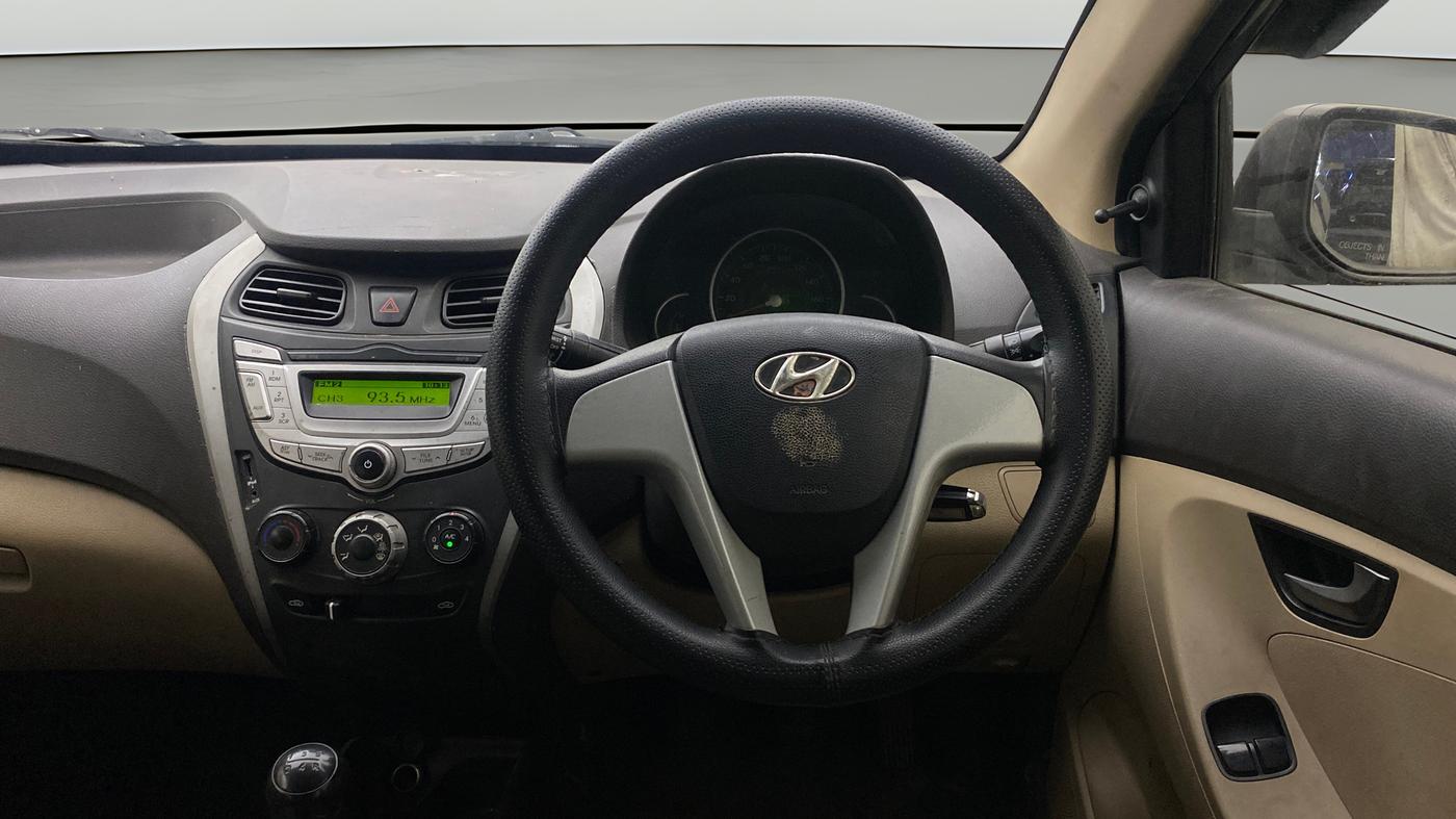 2018 Hyundai Eon SPORTZ, Petrol, Manual, 1,02,544 km, Steering Wheel Close Up