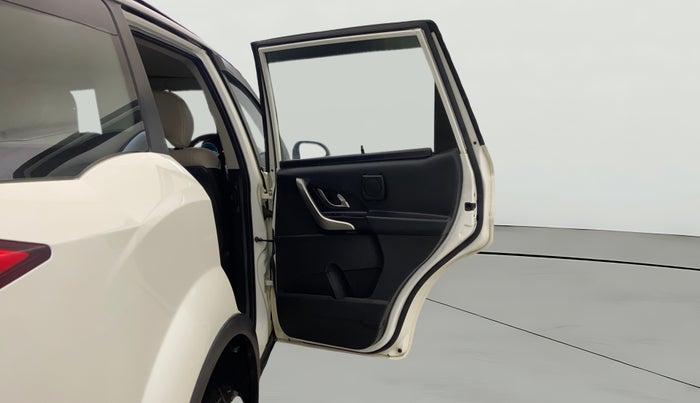 2019 Mahindra XUV500 W7, Diesel, Manual, 83,915 km, RHS Rear Door