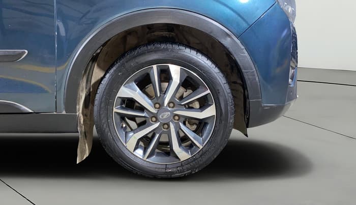 2021 Mahindra XUV300 W8 (O) 1.2 PETROL, Petrol, Manual, 93,983 km, Right Front Wheel