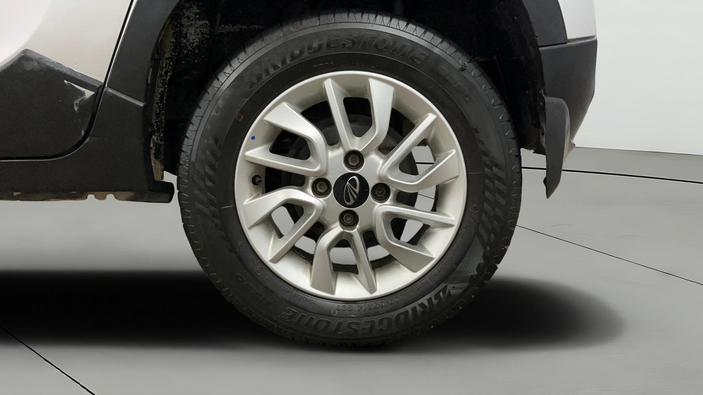 2017 Mahindra Kuv100 K6 PLUS 6 STR, Petrol, Manual, 36,967 km, Left Rear Wheel