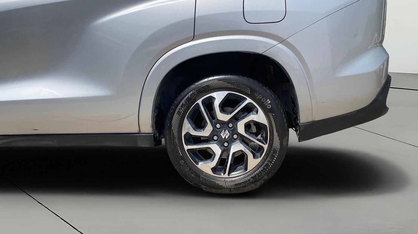 2023 Maruti Invicto ZETA PLUS 8 STR STRONG HYBRID, Hybrid, Automatic, 17,305 km, Left Rear Wheel