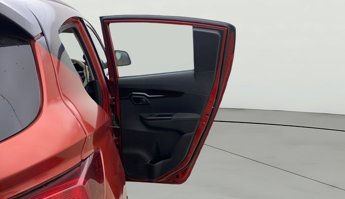 2017 Mahindra Kuv100 K8 D 6 STR, Diesel, Manual, 1,21,731 km, RHS Rear Door