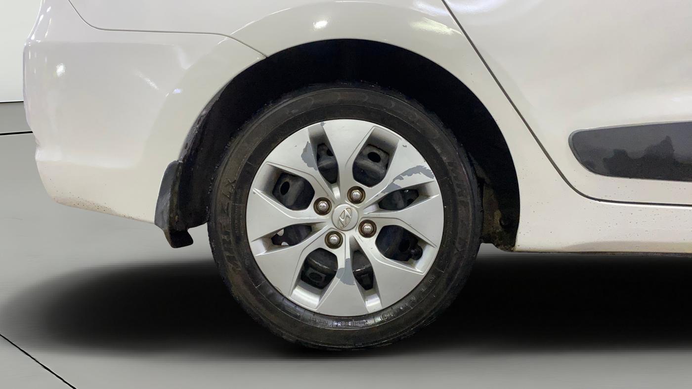 2015 Hyundai Xcent S 1.2, Petrol, Manual, 1,00,466 km, Right Rear Wheel