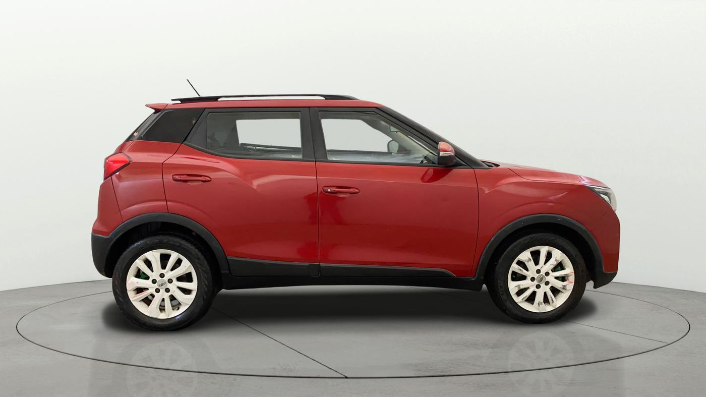 2019 Mahindra XUV300 W8 1.2 PETROL, Petrol, Manual, 83,596 km, Right Side View