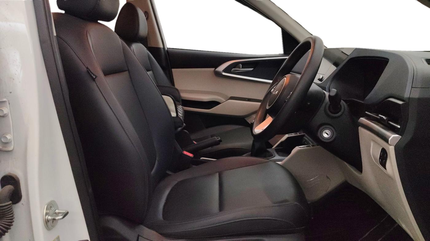 2024 KIA CARENS Premium (O) 1.5 Turbo Petrol iMT 7 STR, Petrol, Manual, 9,800 km, Right Side Front Door Cabin