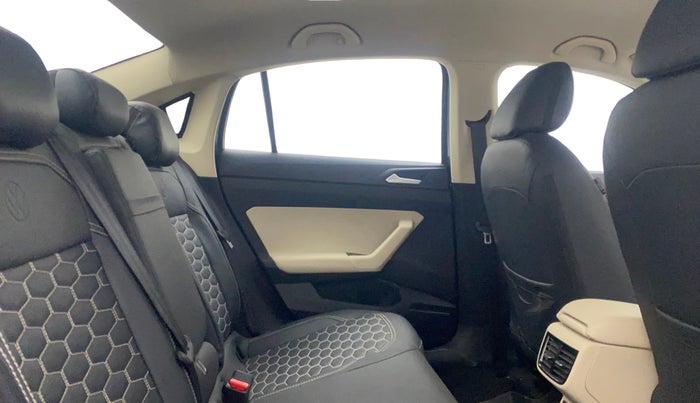 2024 Volkswagen VIRTUS HIGHLINE TSI 1.0 AT, Petrol, Automatic, 15,985 km, Right Side Rear Door Cabin