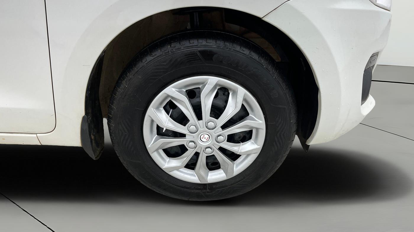 2020 Maruti Swift VXI, Petrol, Manual, 50,495 km, Right Front Wheel