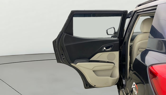 2023 Mahindra XUV300 W8 (O) 1.2 PETROL AMT, Petrol, Automatic, 23,516 km, LHS Rear Door