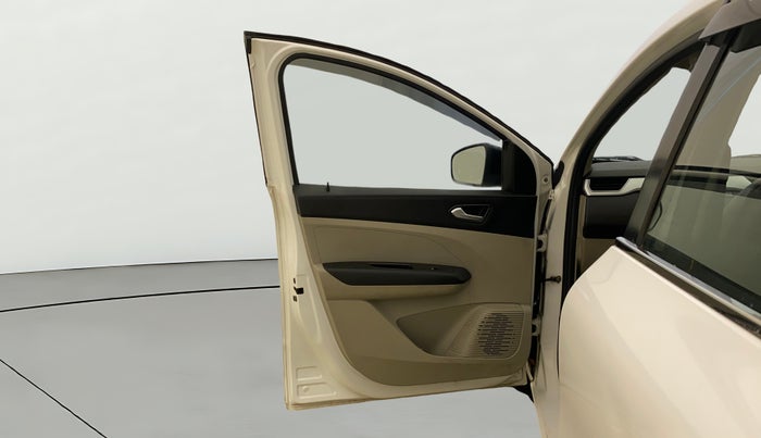 2022 Renault TRIBER RXZ AMT, CNG, Automatic, 47,822 km, LHS Front Door