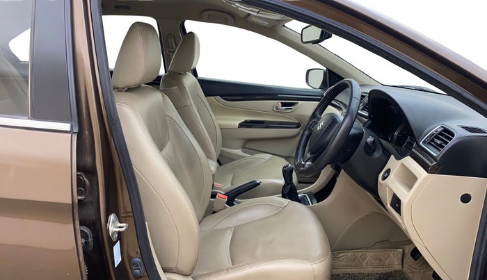 2016 Maruti Ciaz ZXI+, Petrol, Manual, 84,334 km, Right Side Front Door Cabin