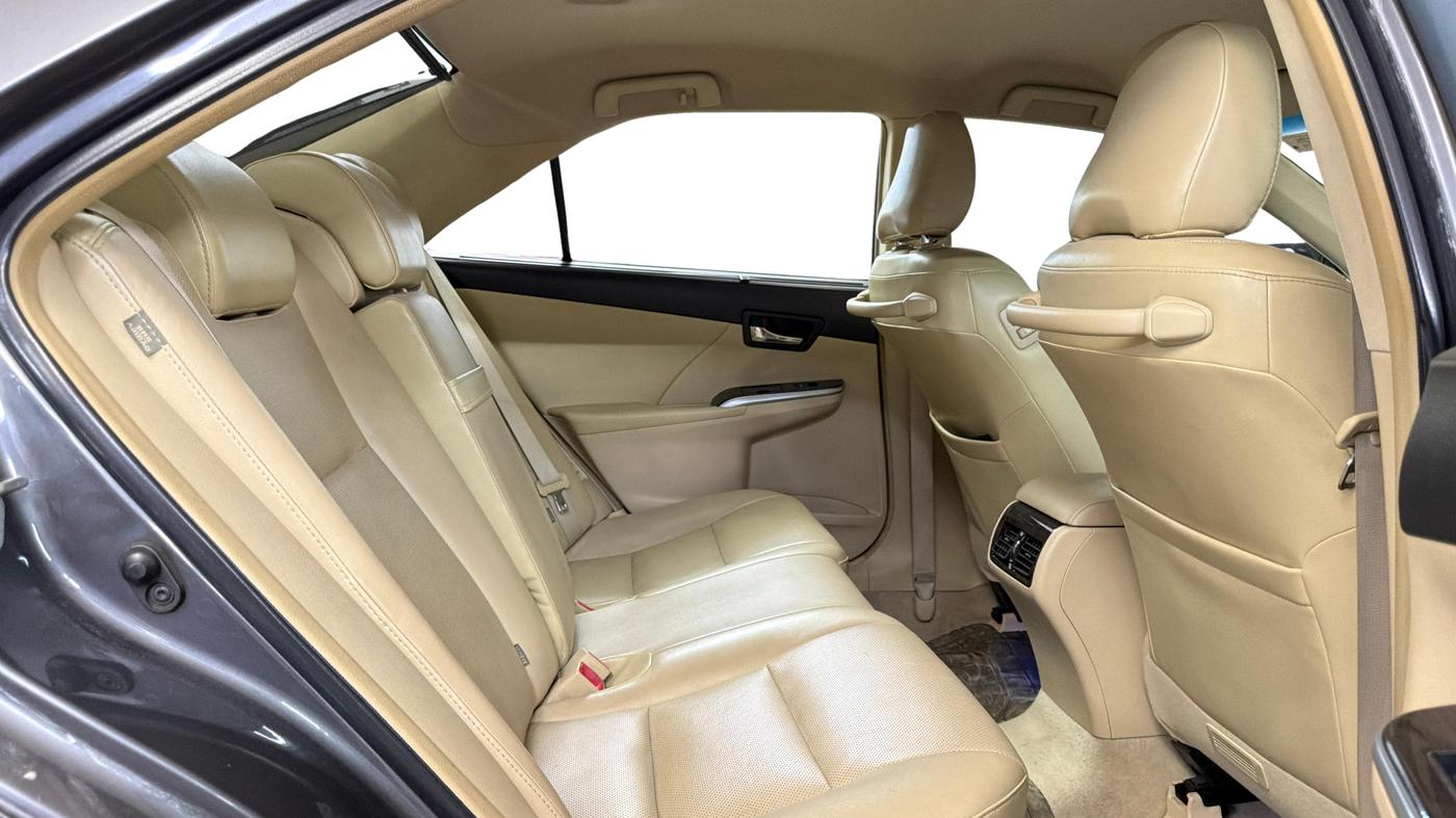 2017 Toyota Camry HYBRID, Hybrid, Automatic, 68,157 km, Right Side Rear Door Cabin