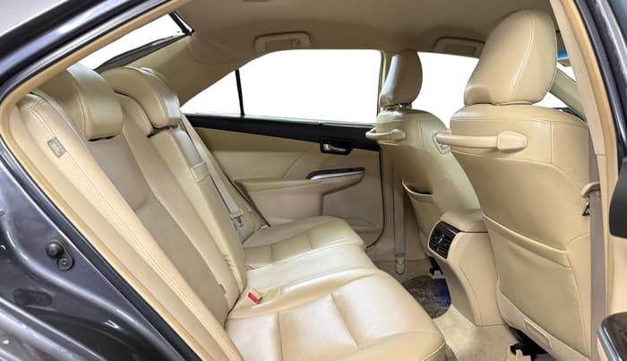 2017 Toyota Camry HYBRID, Hybrid, Automatic, 68,059 km, Right Side Rear Door Cabin
