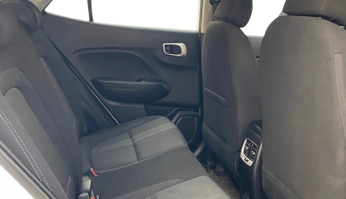 2020 Hyundai VENUE SX 1.5 CRDI, Diesel, Manual, 45,316 km, Right Side Rear Door Cabin