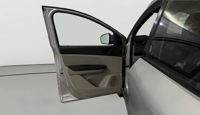 2019 Renault TRIBER RXT, Petrol, Manual, 17,775 km, LHS Front Door