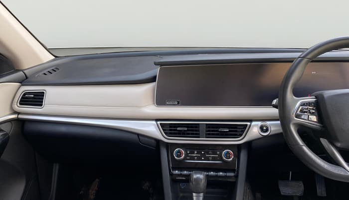 2021 Mahindra XUV700 AX 7 P AT 7 STR, Petrol, Automatic, 21,291 km, Air Conditioner